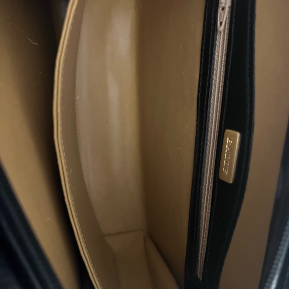 🩷 BALLY Black Patent Leather / Gold Hardware/ Crossbody
Bag Classic Logo💚 - Picture 16 of 16